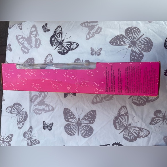 Vintage Soccer Barbie Doll - FIFA - Picture 8 of 12